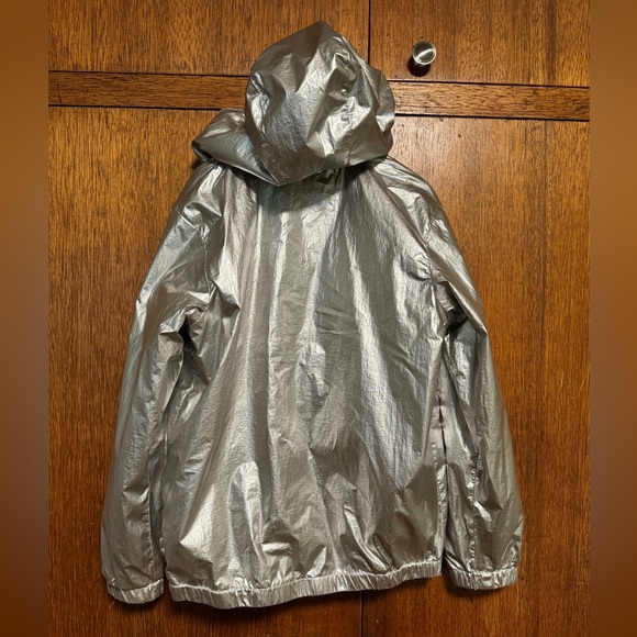 H&M Girls SILVER waterproof rain jacket windbreaker w/ removable hood 6x 7 - Picture 3 of 4